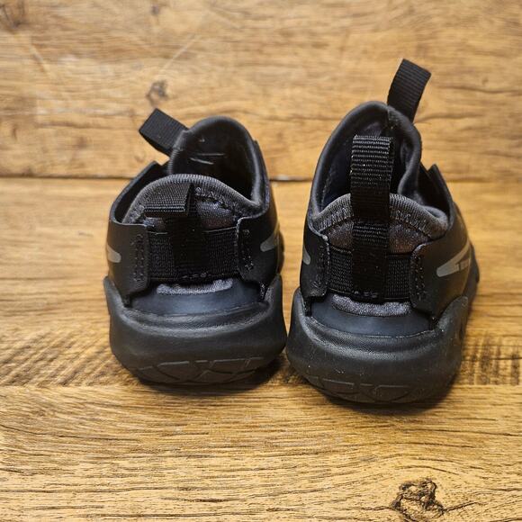 Nike Flex Runner Triple Black slip on running sneaker size 7 childs - Picture 5 of 9